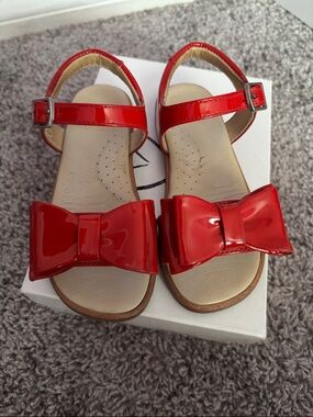 Panache Kids Girls Red Patent Bow Sandals - Kids Eu size 26 US size 9.5